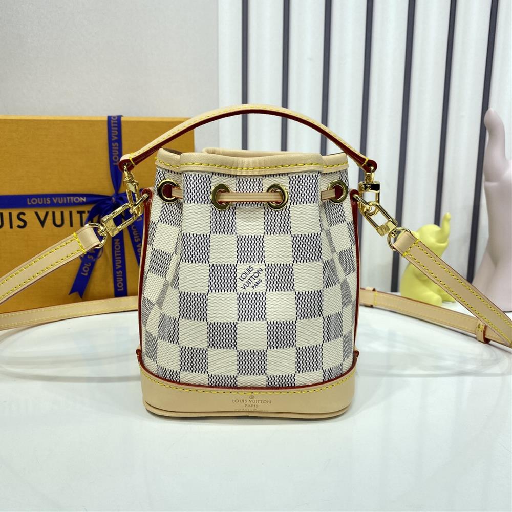 The LV Bag N40511 in White Plaid Silk Screen is the epitome of modern luxury and elegance