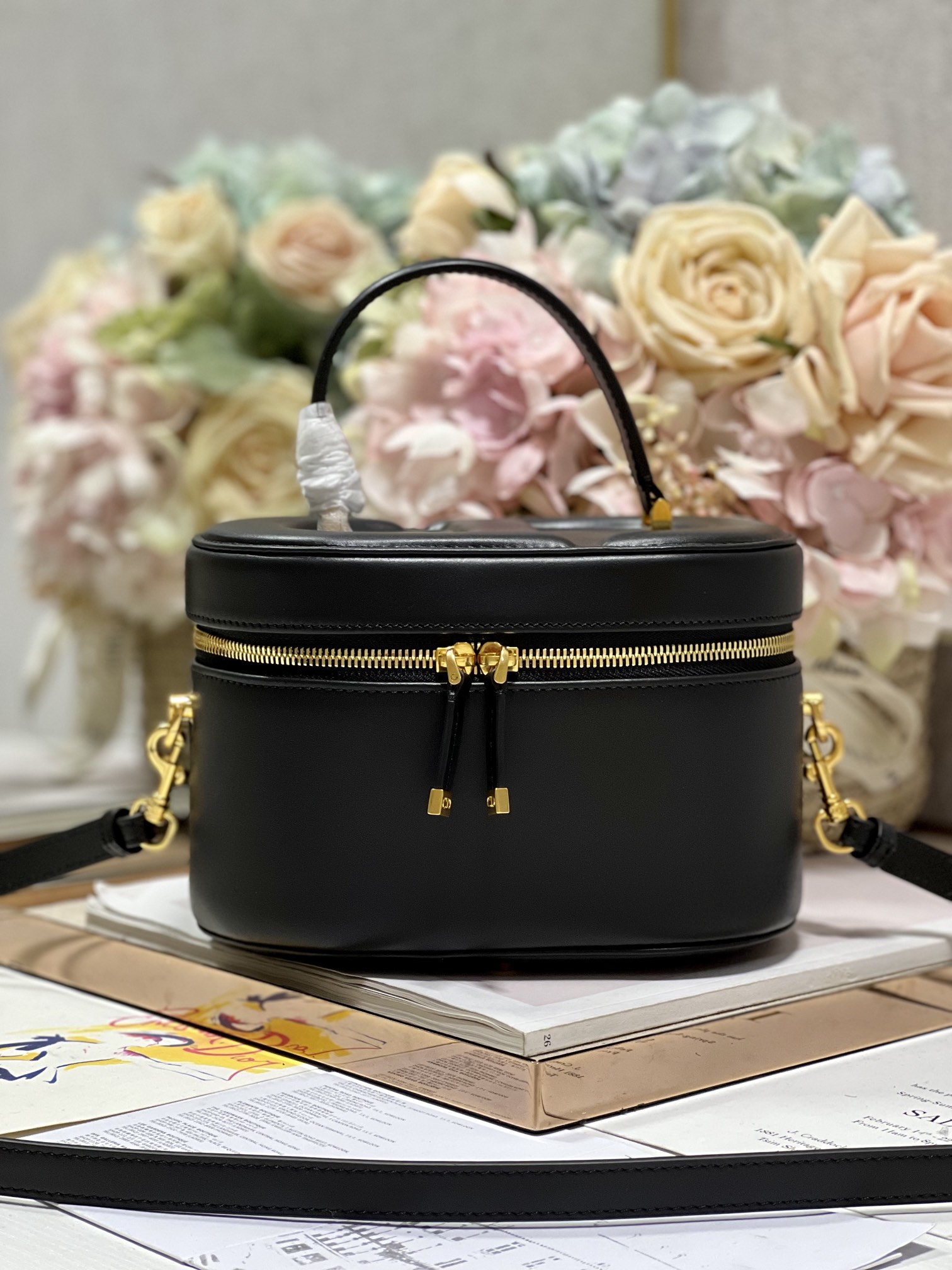 Dior New Black Makeup Box BagThe design is more exquisite The exquisite design fully reflects Diors 