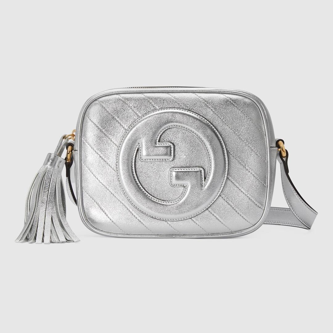 The Gucci Blondie series small shoulder backpack is crafted with a circular interlocking double G de