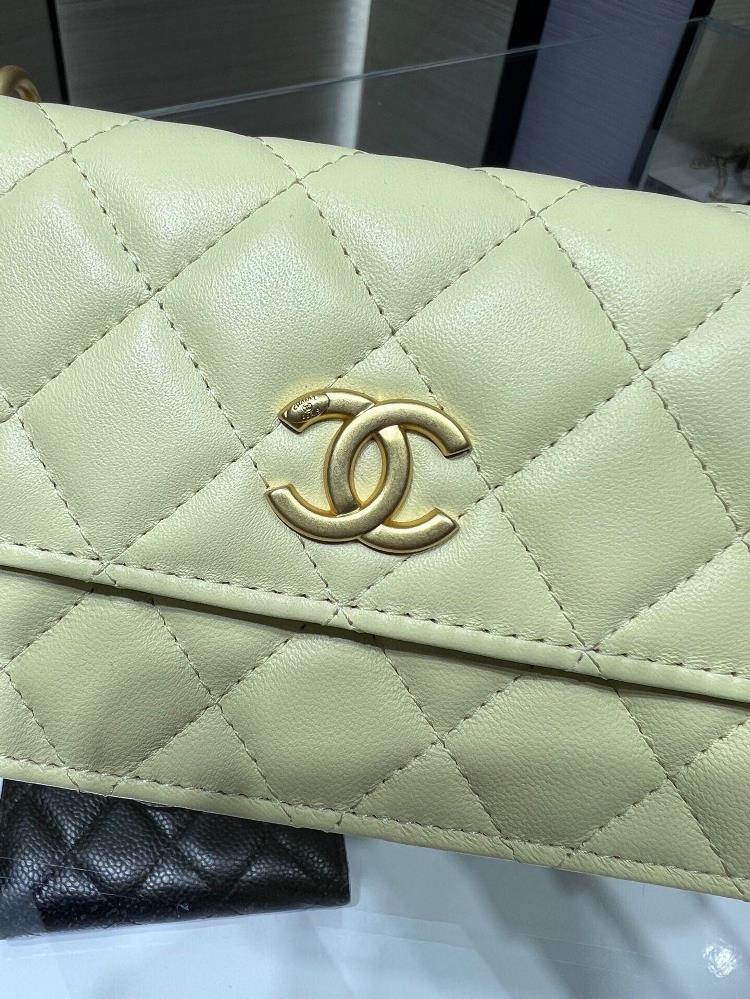 Chanel 23P New Phone Bag Sheepskin Most Beautiful Camellia Adjustment BuckleExquisite an