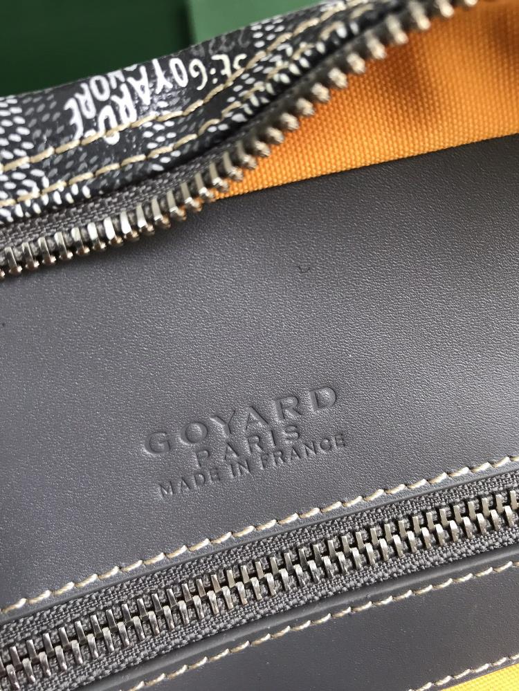 Goyard Ambassad messagebag Small BriefcaseThe AMBASSADE series is designed to meet the nee