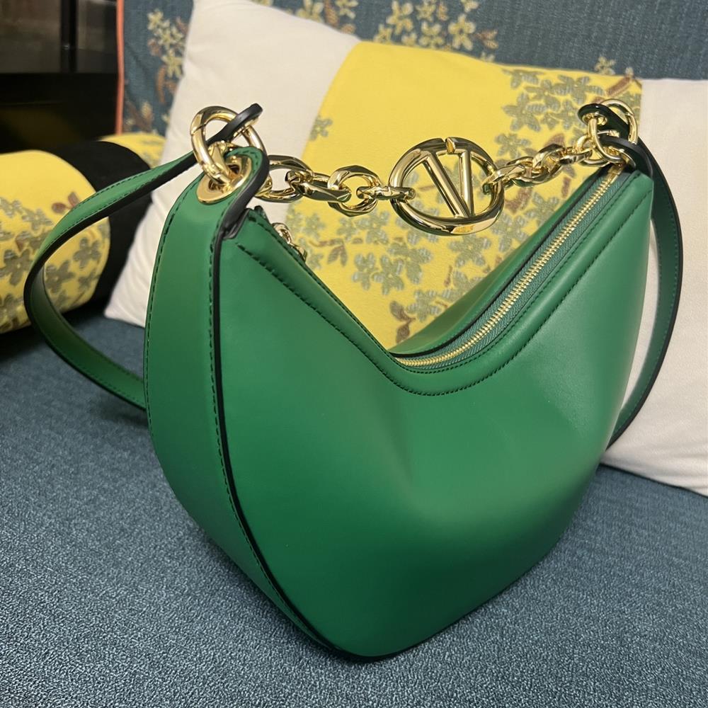 What sets the Valentino 2080B bag apart is not just its stunning design but also its impe