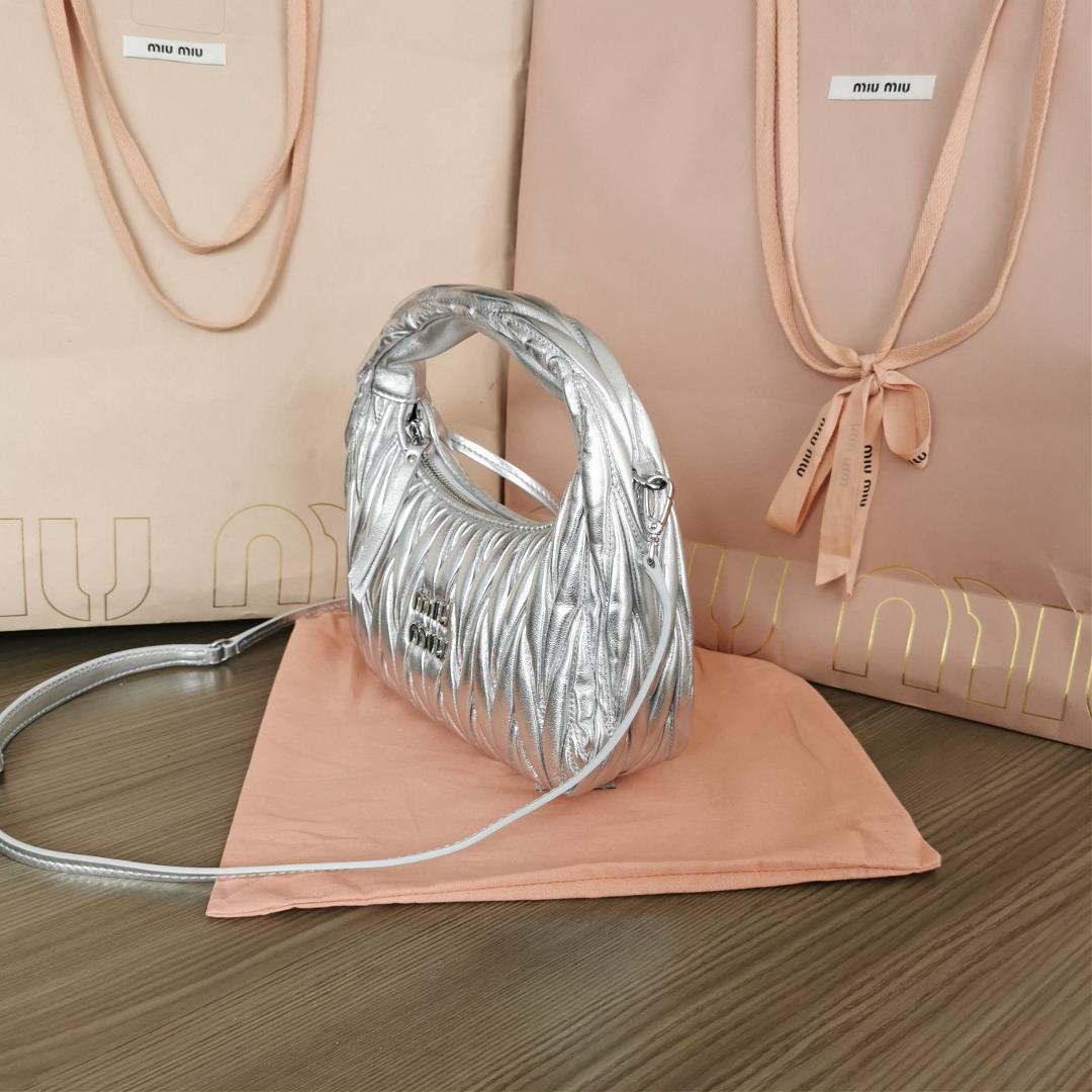 Medium The MiuWander handbag a new product from M family features the iconic Matelasse texture