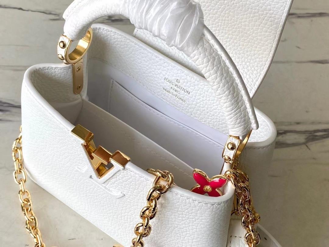 Top grade original M22512 white enamel flower chain This Capuchines handbag is made of Taurill