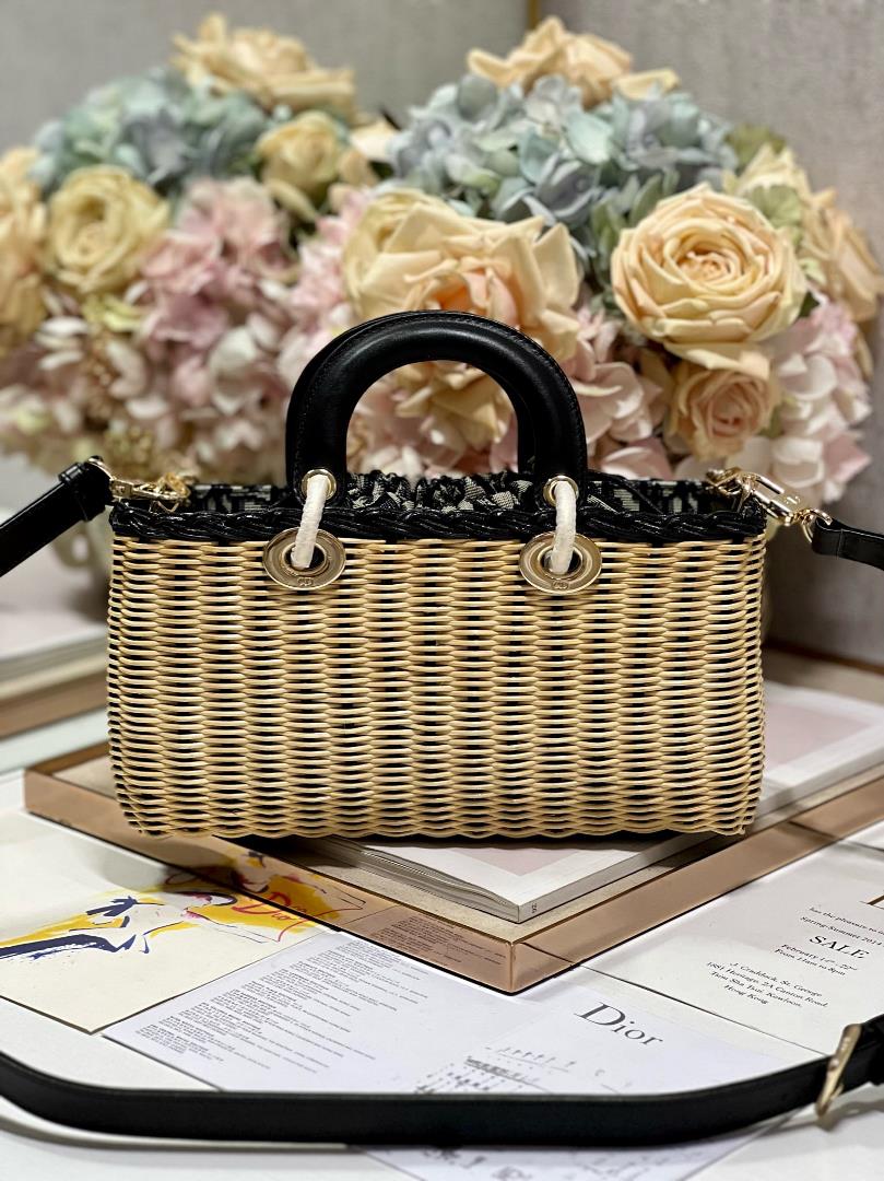 L horizontal large basketThis Wicker vegetable basket bag is carefully woven with traditio