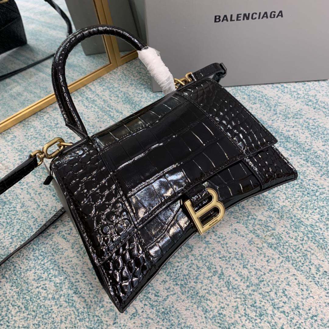 S numberGold buckle black crocodileThe hourglass bag that you have asked me N times is comingB