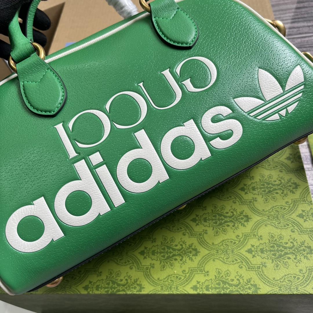 Comes with a fully packaged adidas x Gucci co branded series mini travel bag As one of