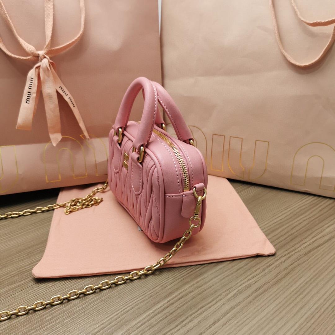 Small size The M familys new product Too Pretty Bowling Handbag features imported lamb skin cl