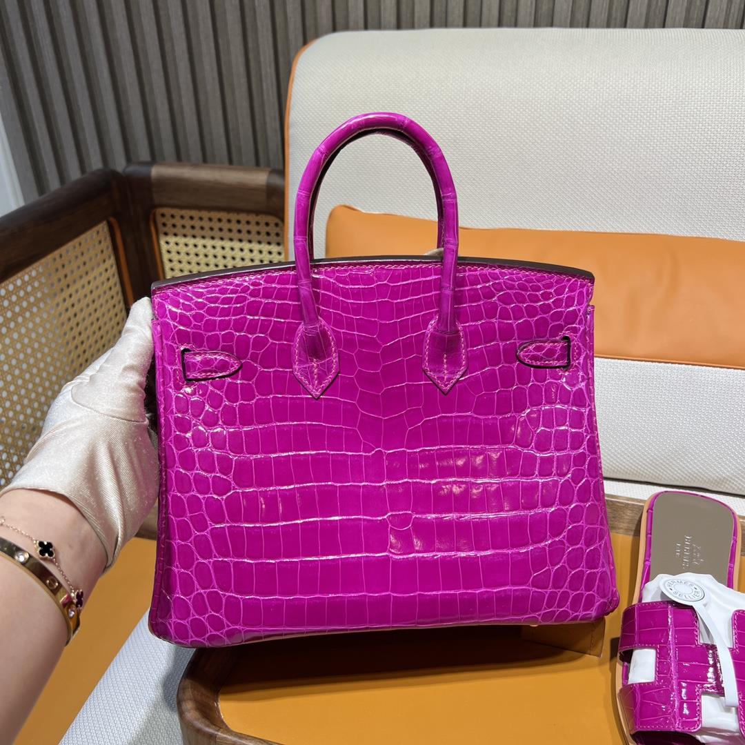 Birkin 25 Nile crocodile J5 Arabian Nights Rose Sheherazade Gold buckle combines low luxury an