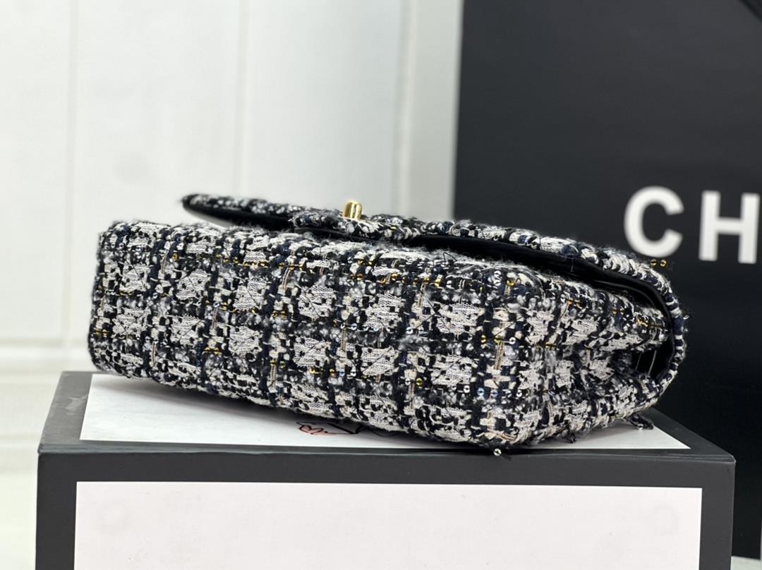 Chanel CF woolen series this is a bag that can be praised by all friends around us for it