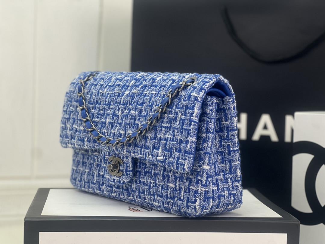 Chanel CF woolen series this is a bag that can be praised by all friends around us for it