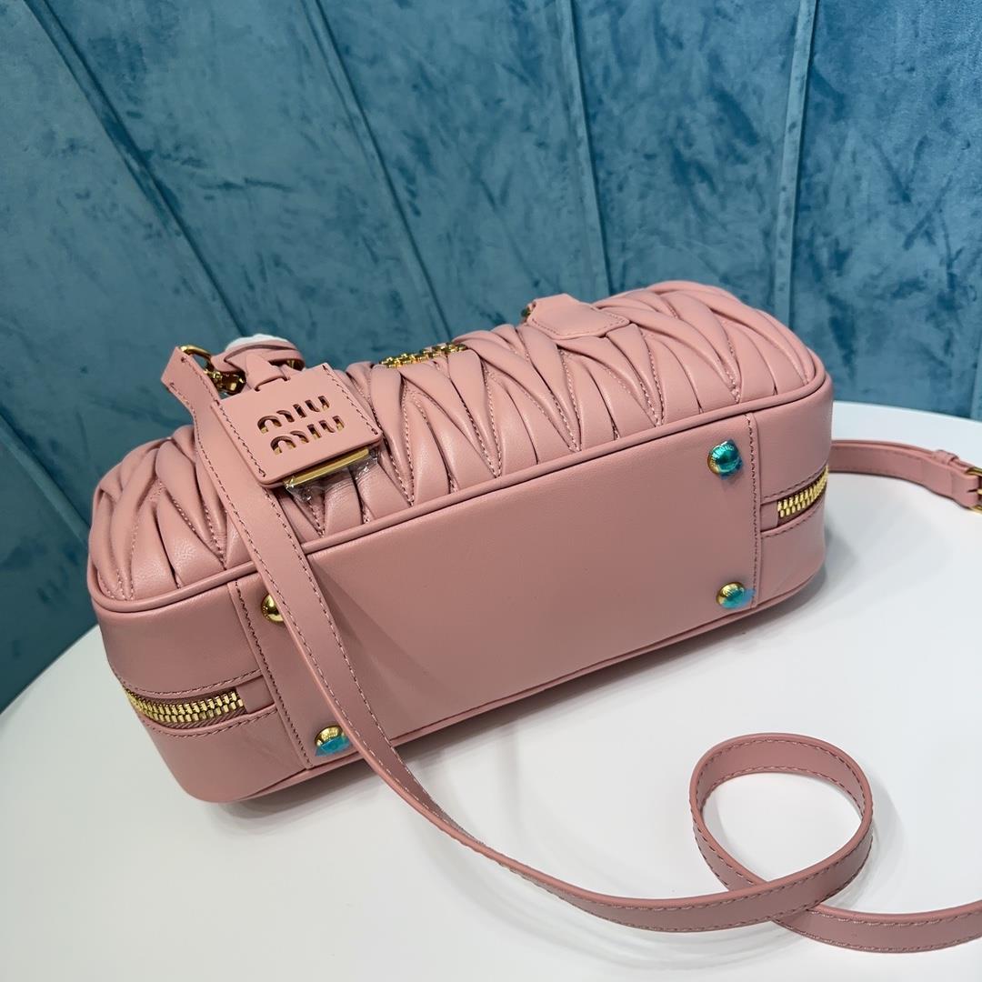 5BB148 miu new bowling bag mainly promoted on the official website is definitely a popul