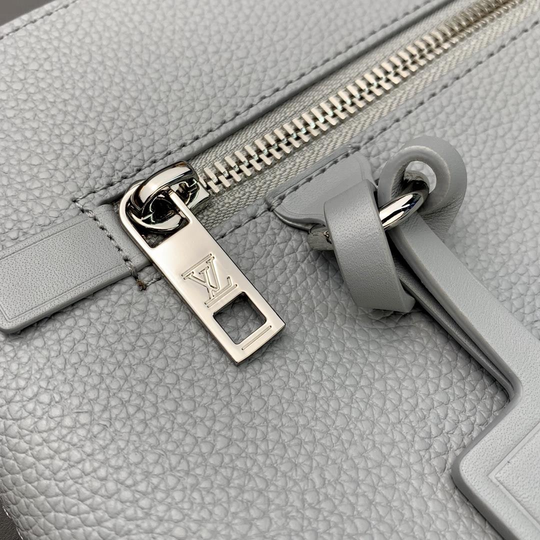 Upgraded version M69837 gray AEROGRAM handbag The new Aerogram handbag releases a trendy style