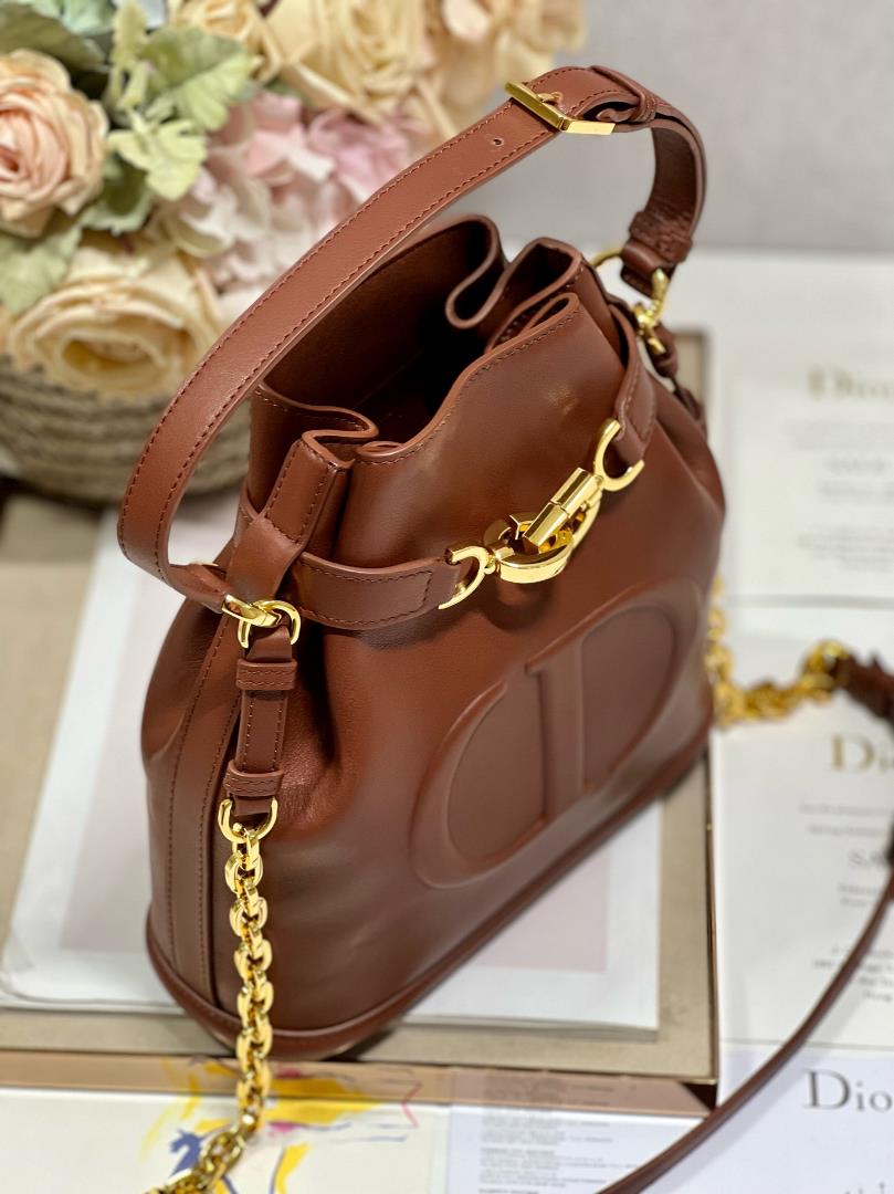 CEST DIOR large handbag brownThis Cest Dior handbag is a new autumn 2023 item elegant and clas