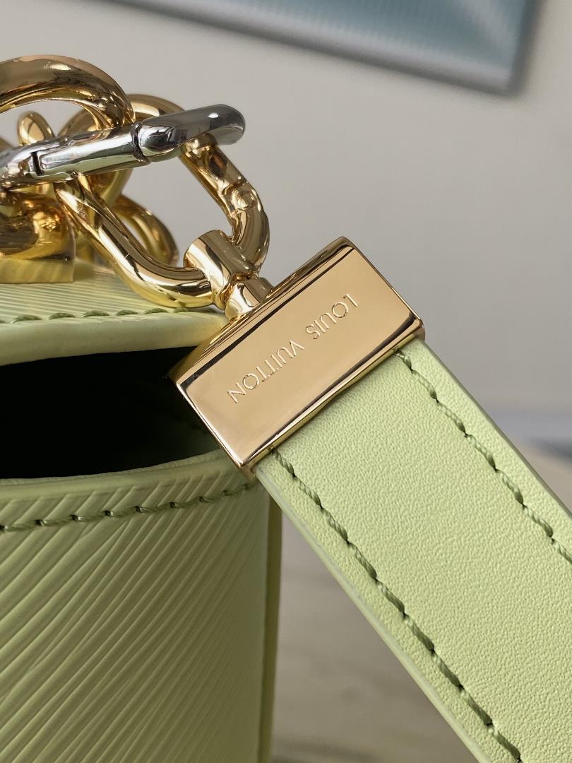 M22768 Apple GreenThis Twist small handbag incorporates the brands iconic Monogram flower