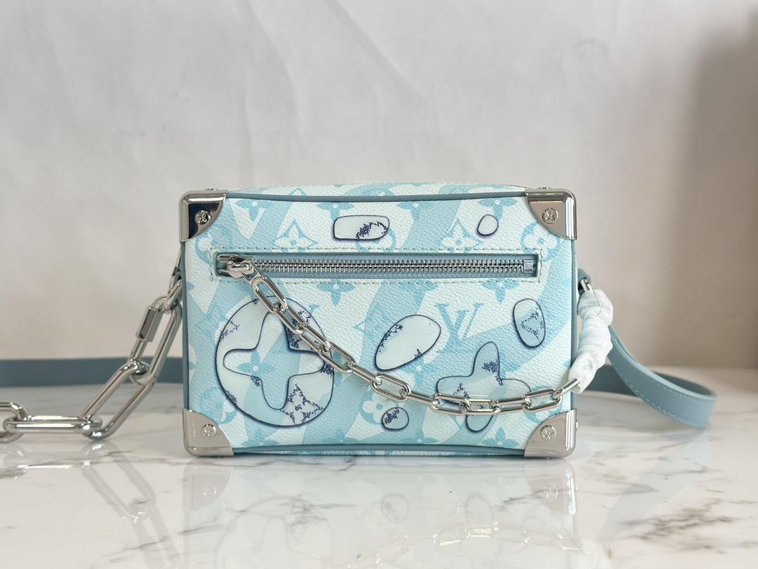 M22588 The Box Bag Box Series This Mini Soft Trunk handbag relies on creative inkjet printing techno