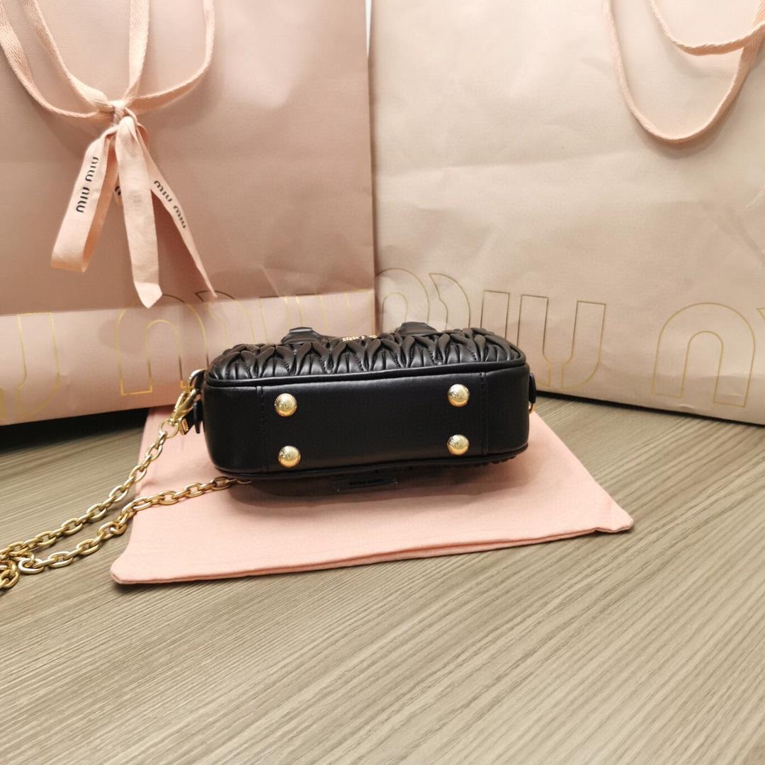 Small size The M familys new product Too Pretty Bowling Handbag features imported lamb skin cl