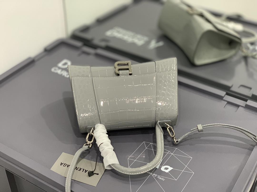 Gray Crocodile The hourglass bag that you have asked me N times is comingBalenciags heavyweigh