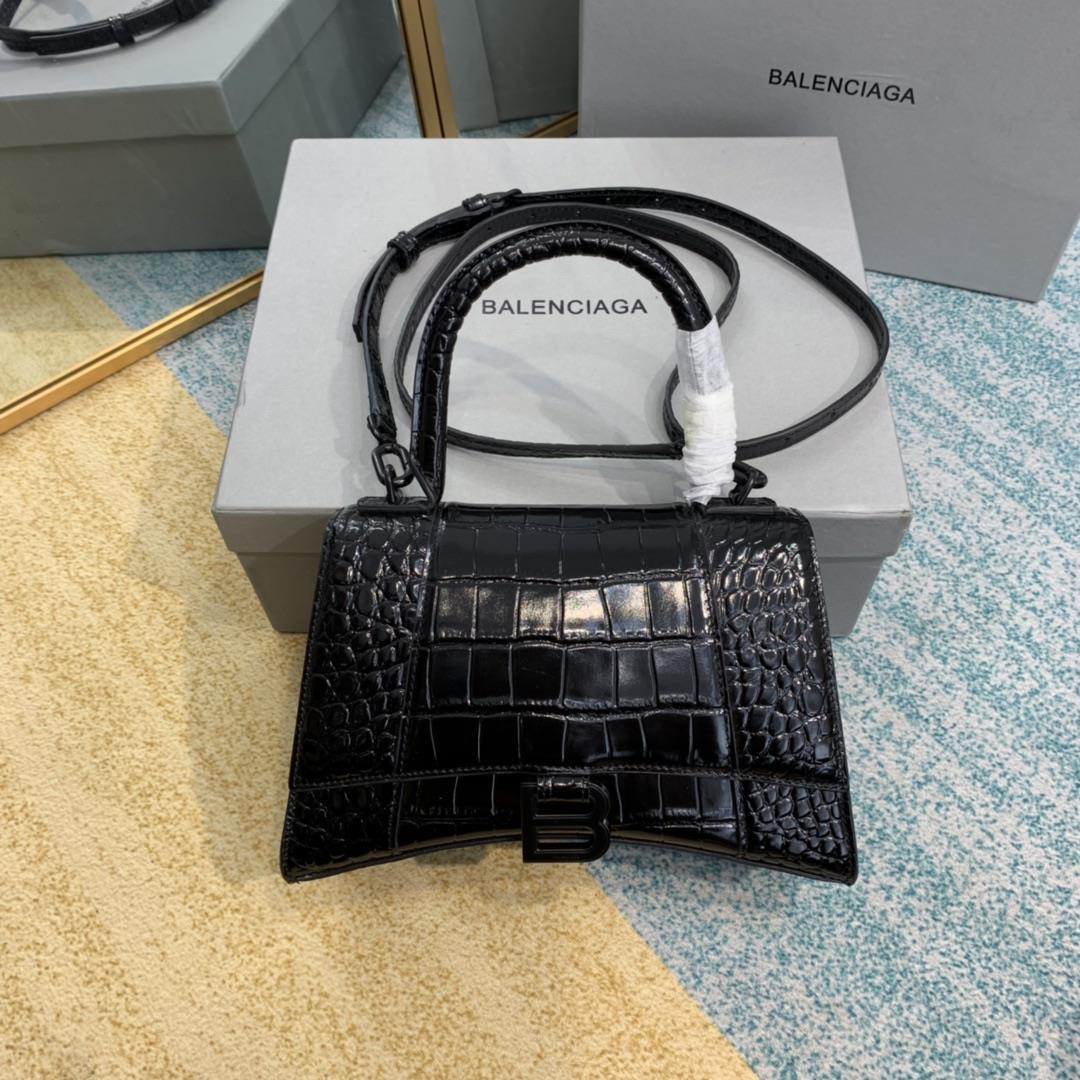 S black crocodile patternExitThe hourglass bag that you have asked me N times is comingBalenciags he