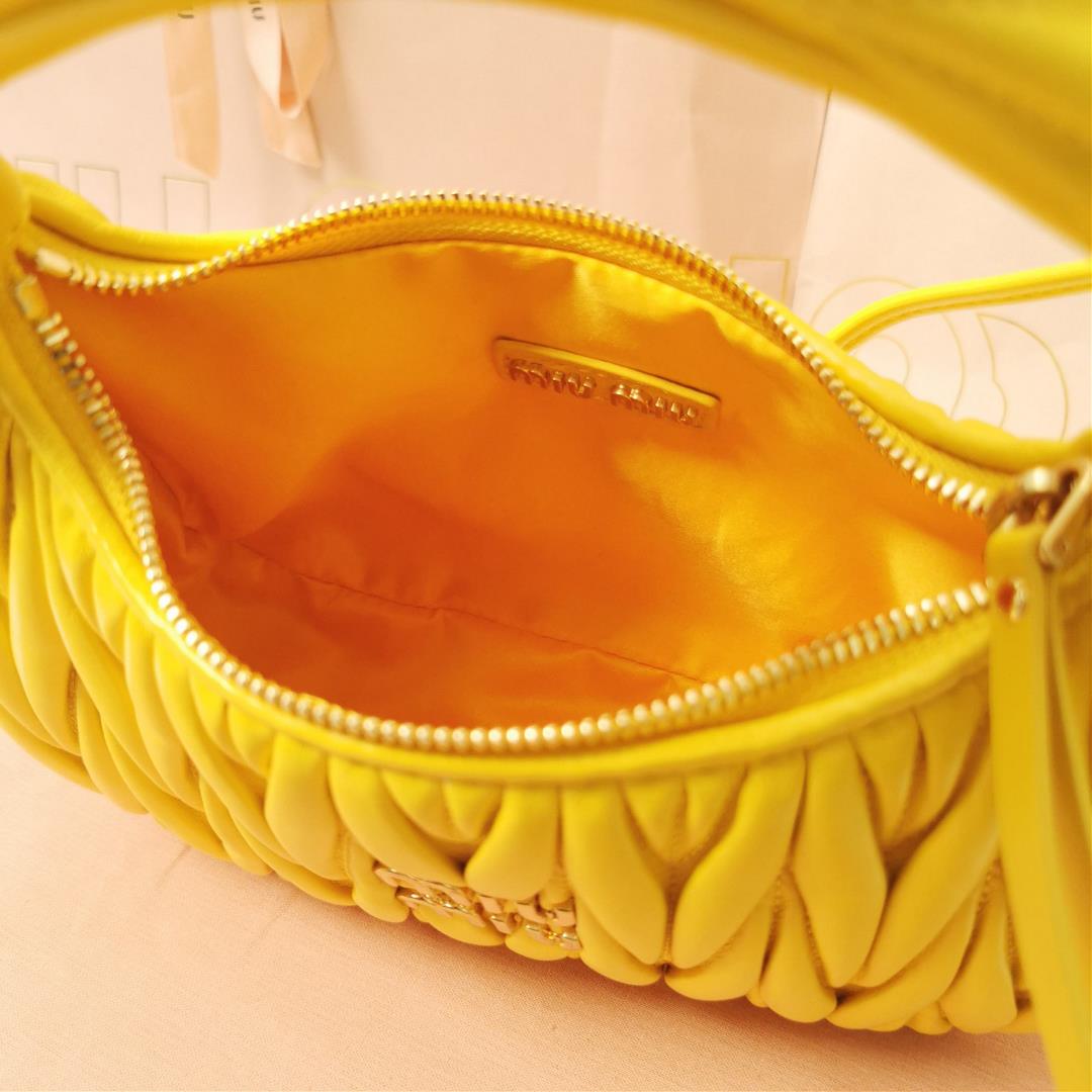 Medium The MiuWander handbag a new product from M family features the iconic Matelasse texture