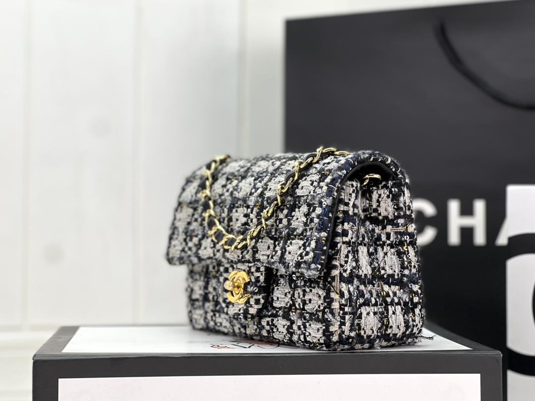 Chanel CF woolen series this is a bag that can be praised by all friends around us for it