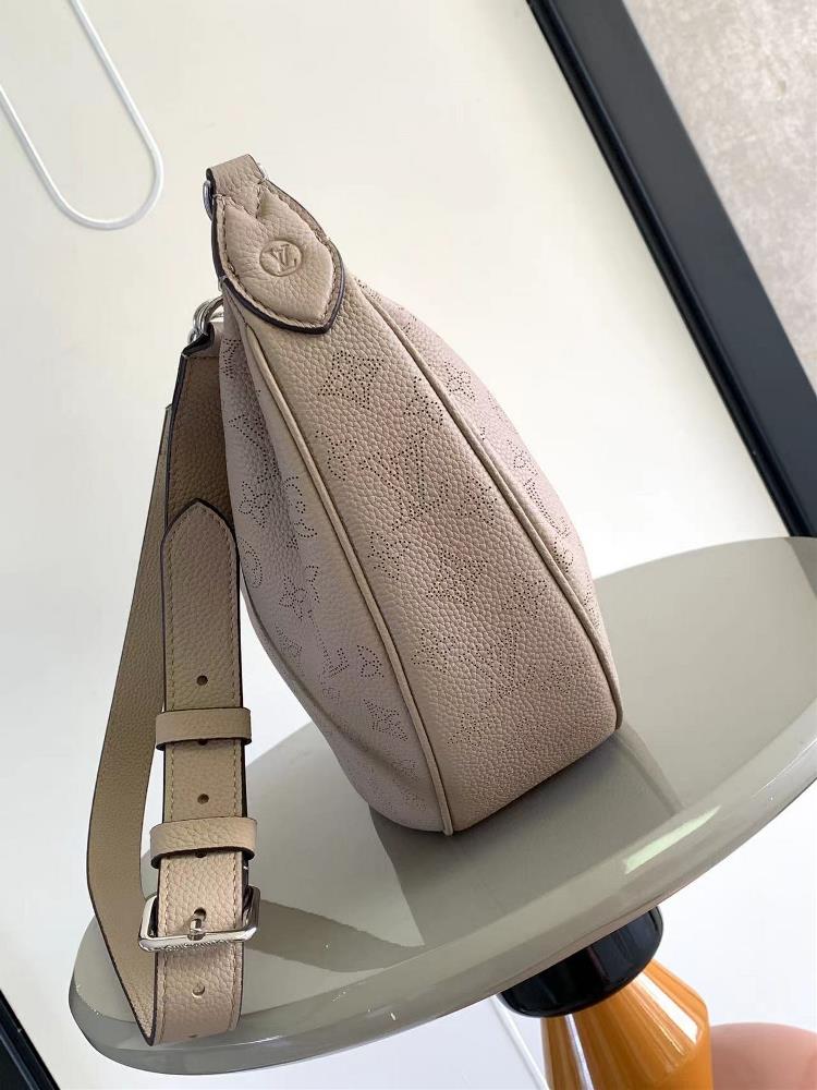 M22822The Baia medium size handbag is made of soft and pendulous perforated cowhide leathe