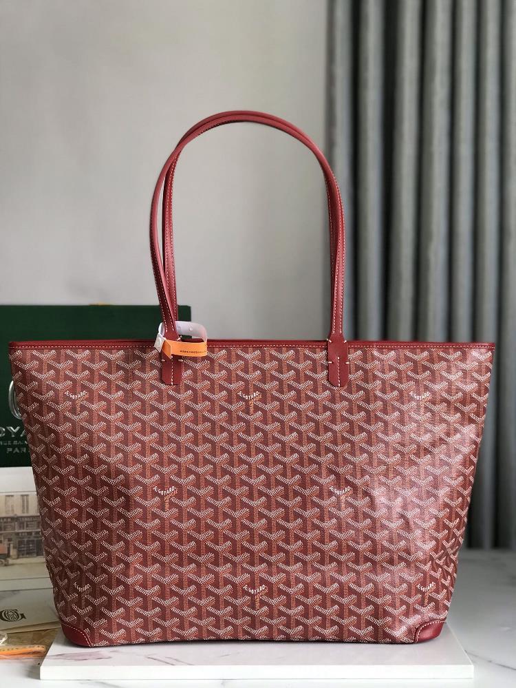 Goyard has undergone multiple studies and improvements continuously improving the fabric and leather and providing exclusive customization in all as