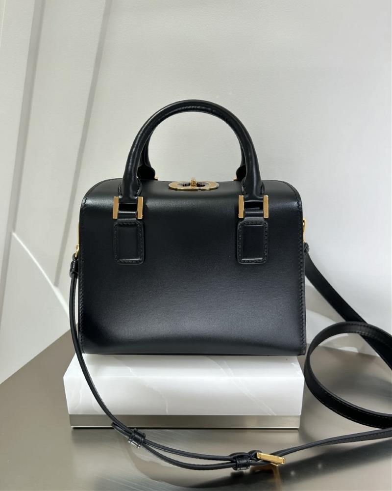 The Dior bag with its timeless design and impeccable craftsmanship is a true fashion sta