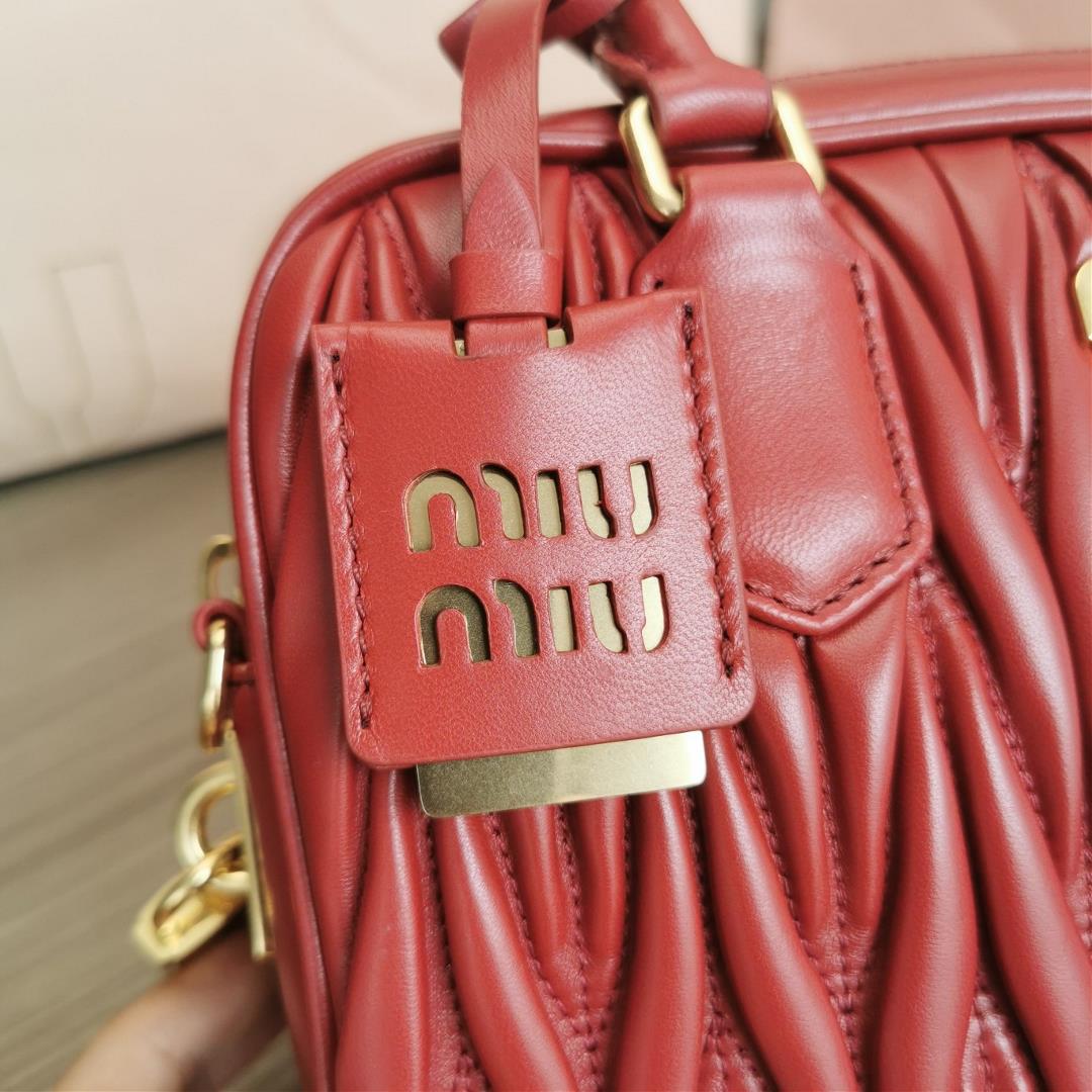 Large The M familys new product Too Pretty Bowling Handbag features imported lamb skin classic