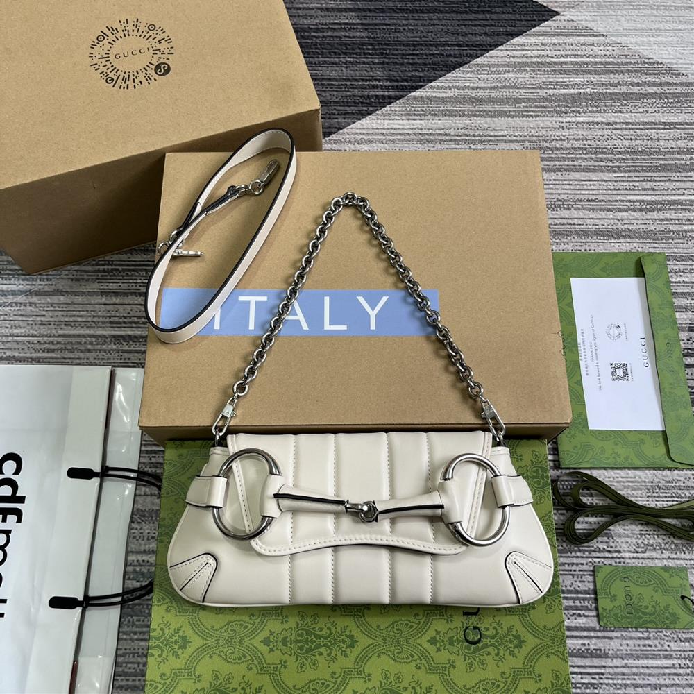 Equipped with a complete set of packaging Gucci rejuvenates the brands classic elements cleverly blending classic design with fashion creativity