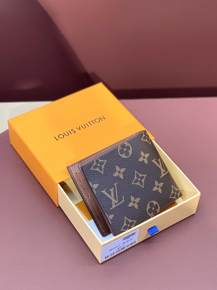 The LV Wallet M60053 VAMERIGO Wallet is an exquisite and luxurious accessory that embodie