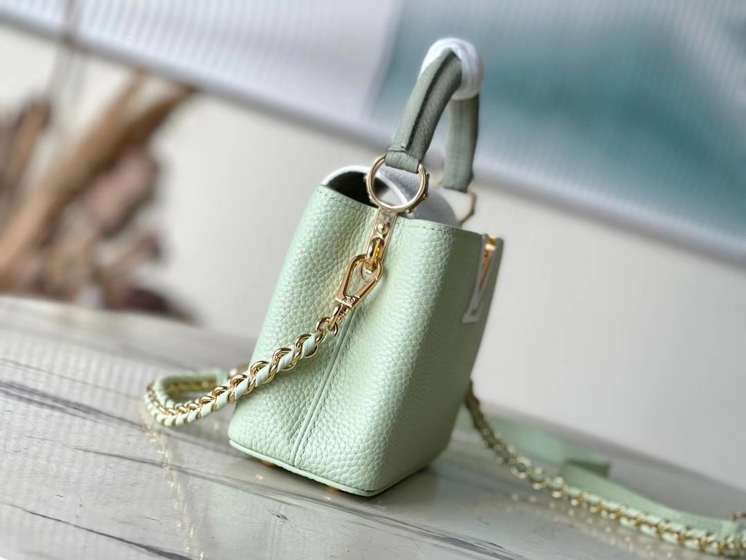 Top grade original M22916 M48865 apple green with white chainThis Capuchines mini handbag