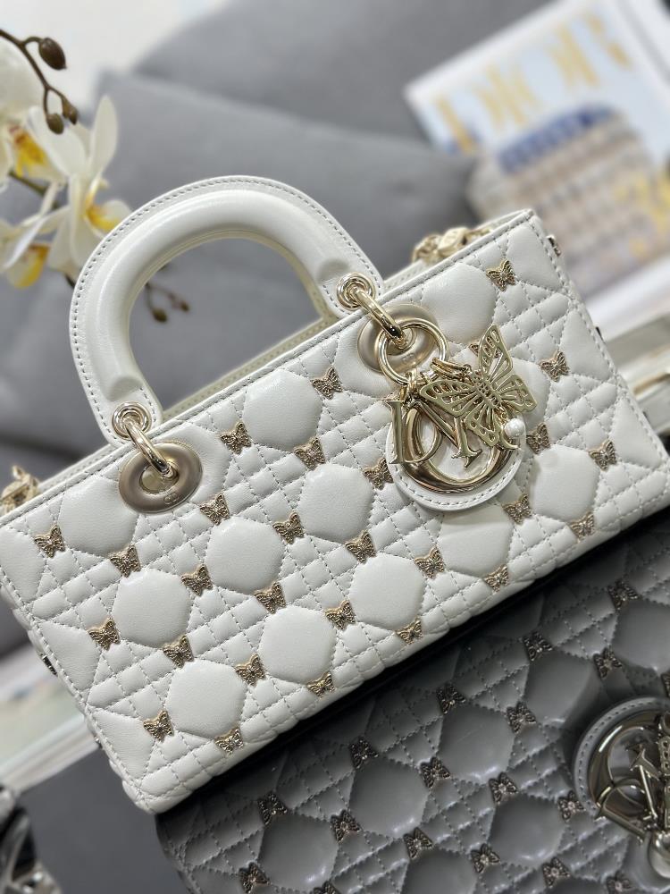 The Dior Bag M0540 Lady DJoy instantly became my musthave fashion piece It became more