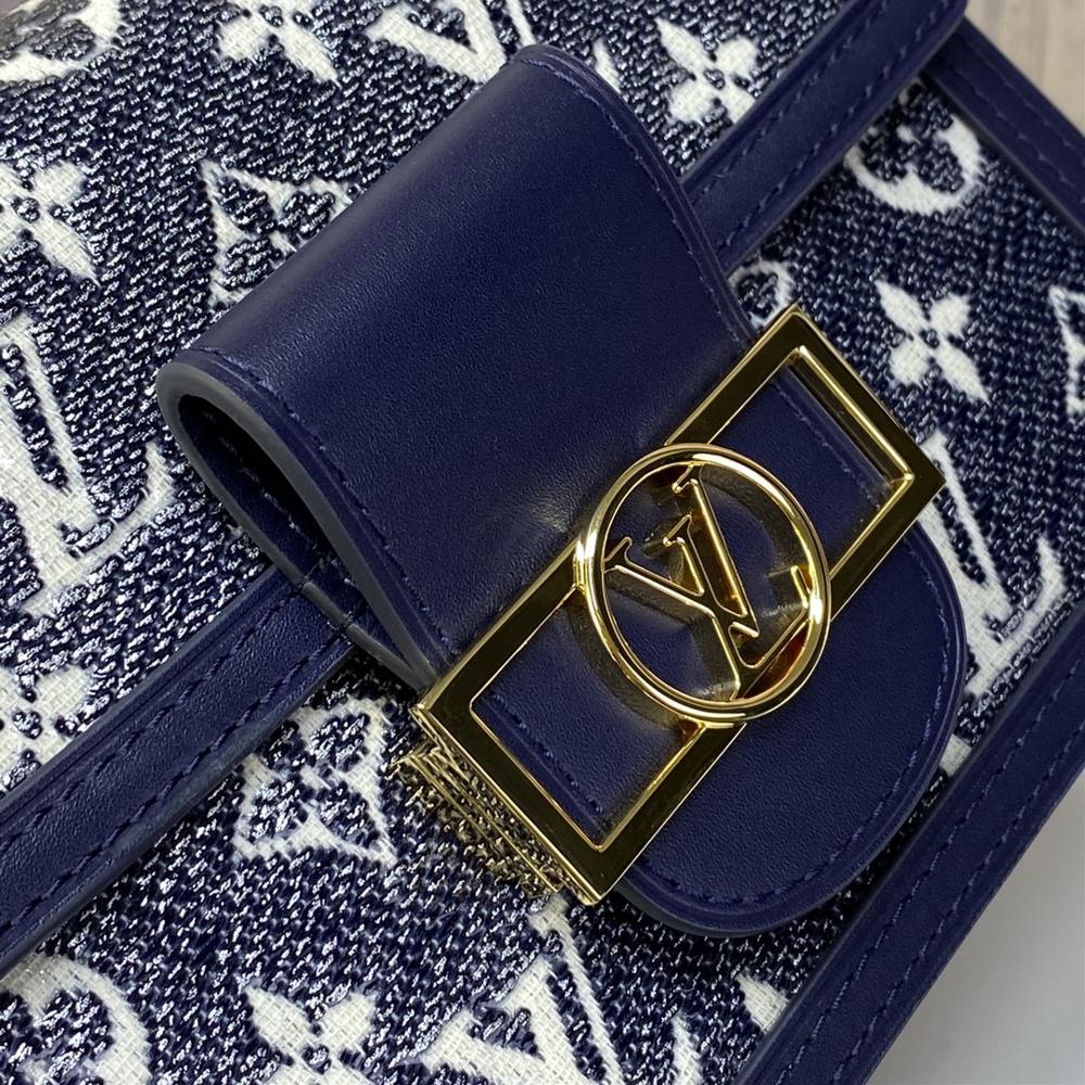 The new Daphne series M22826 blue Dauphine mini handbag is made of Monogram canvas and is