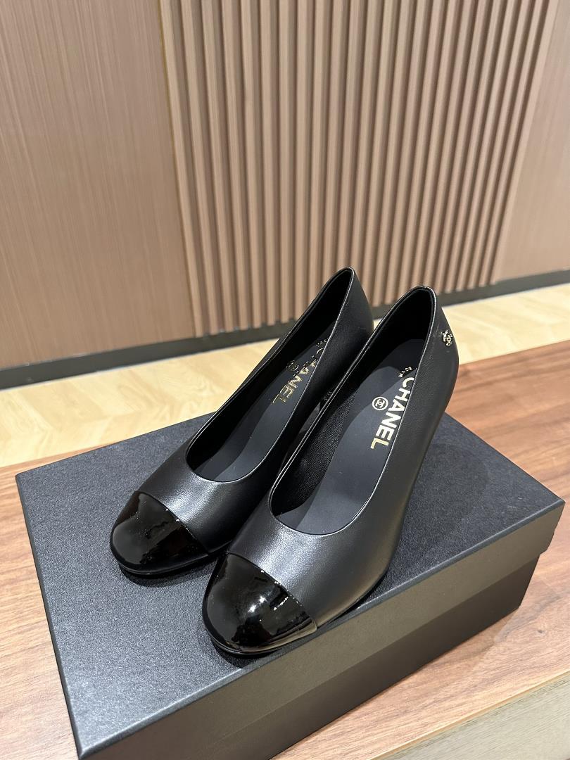 Chanel New High Heels Sheepskin Contrast Lacquer LeatherLeather sole with a height of 85CmSize353637