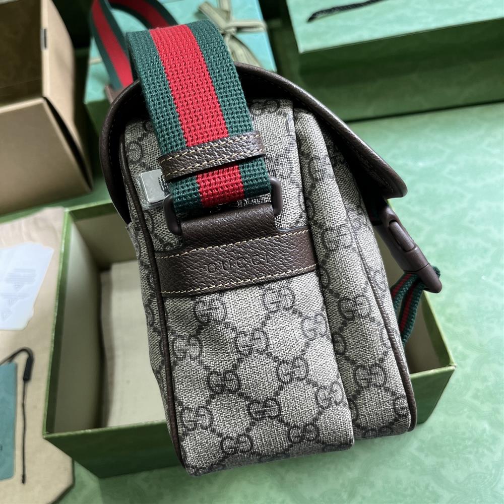 GG messenger bag GG Supreme canvas is widely used in various Gucci series and has now bec