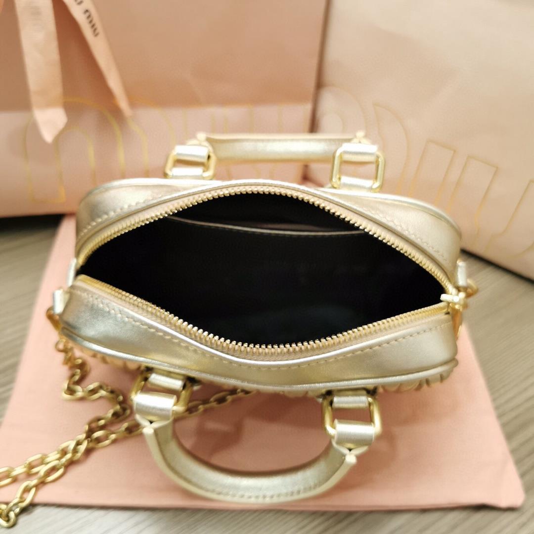 Small size The M familys new product Too Pretty Bowling Handbag features imported lamb skin cl