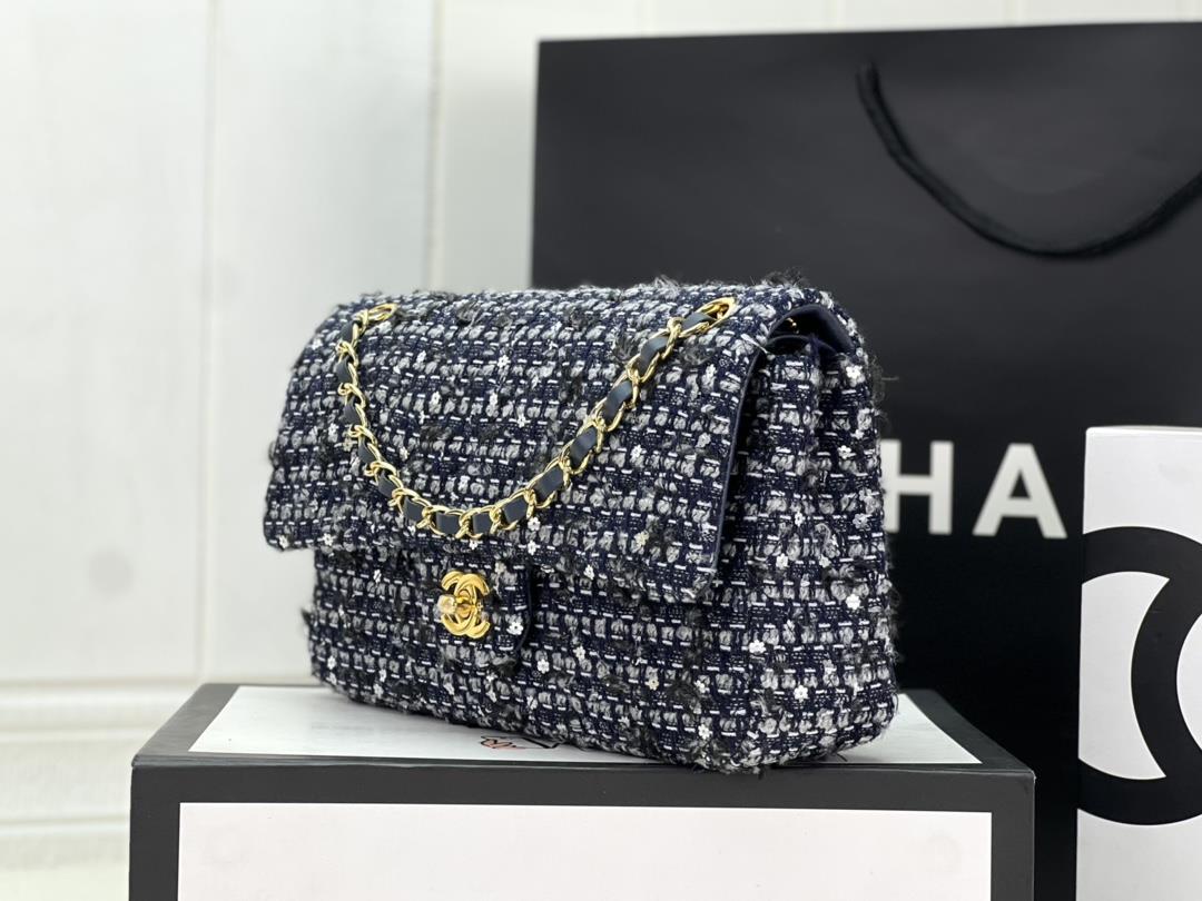 Chanel CF woolen series this is a bag that can be praised by all friends around us for it