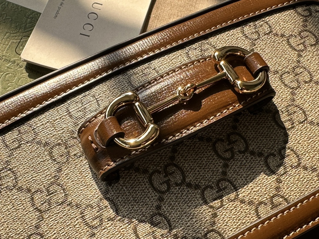  more than 60 years ago, highlighting the unique charm of the horseshoe buckle. This design pa