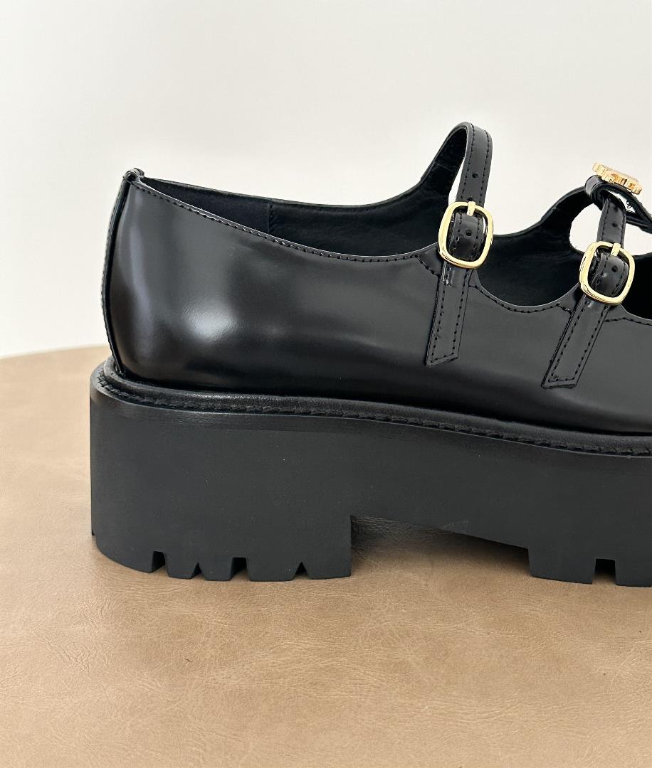 Celine thick soled Mary Jane Slipon shoe Size 3536373839 This college retro style combines Mar