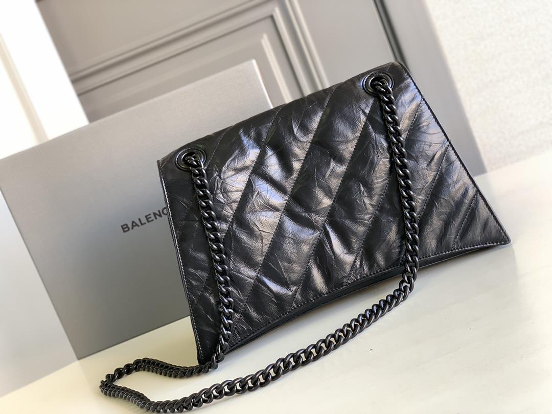 Large black twill medium Crush Quilted Chain Bag MediumThe hourglass bag shape is really amazi