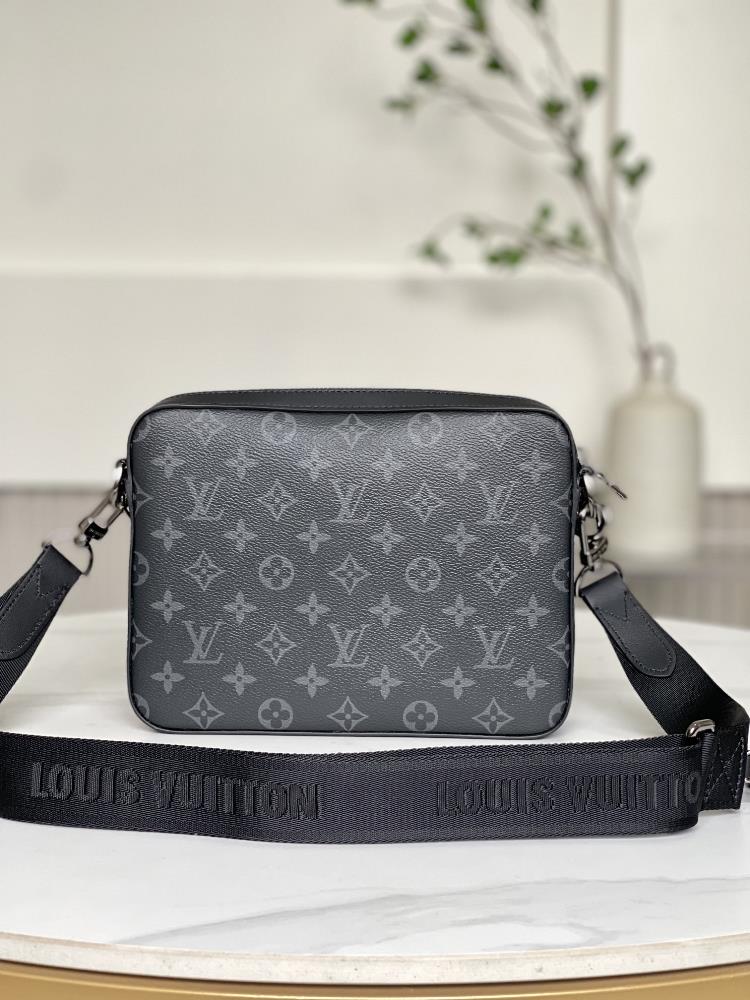 The LV bag M69443 Lock Sling Waist Pack is not just a practical choice for carrying your e