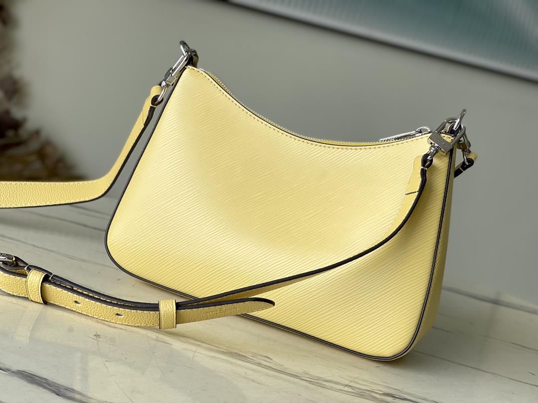 The M22215 Chicken Yellow Marelle handbag is crafted with elegant Epi grain leather to create 