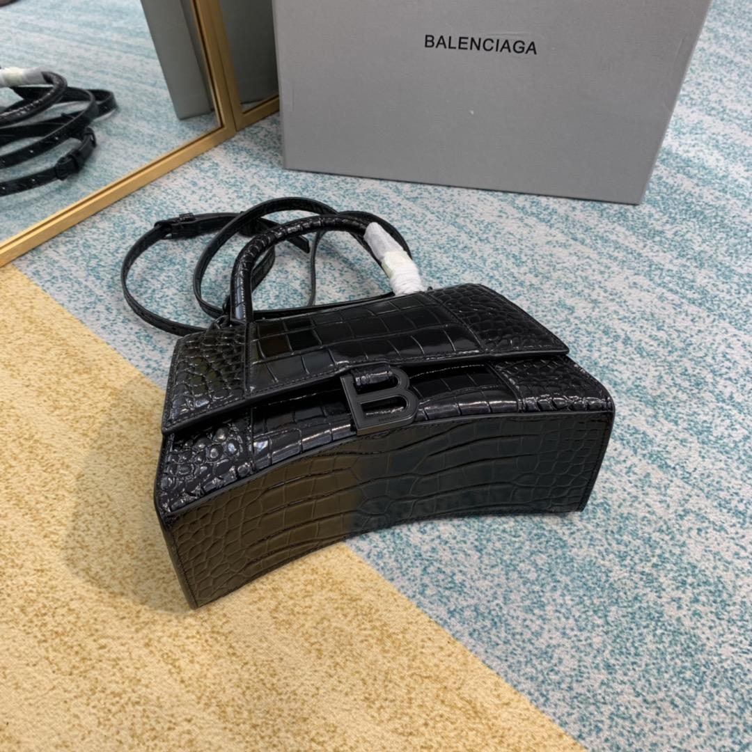 S black crocodile patternExitThe hourglass bag that you have asked me N times is comingBalenci