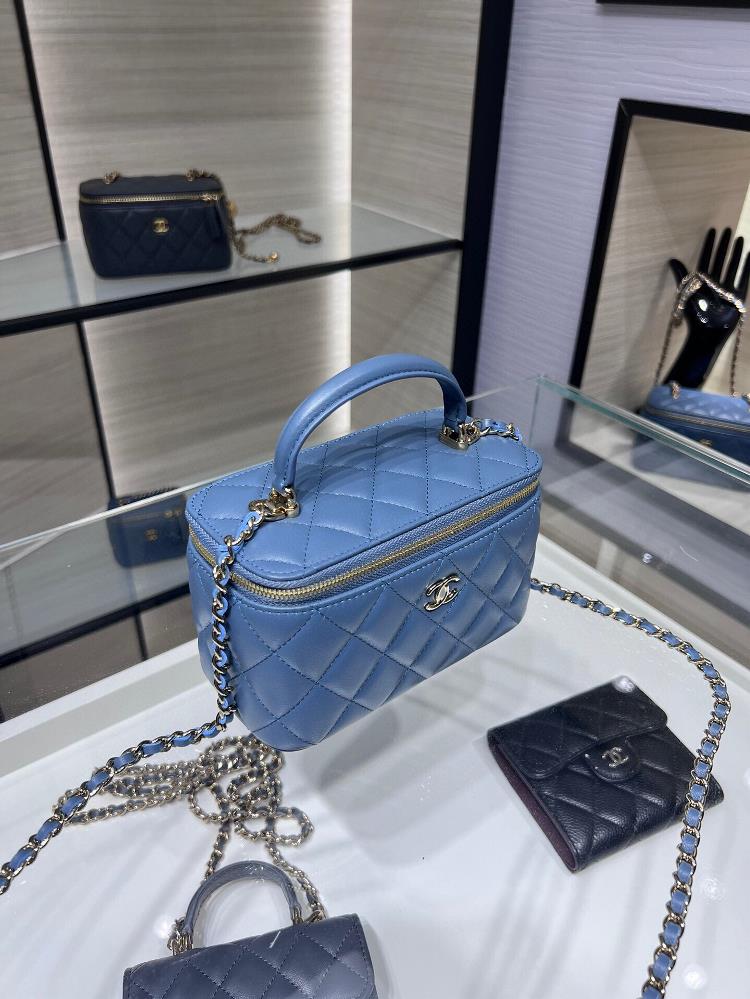 The new color of this Chanel bag is absolutely breathtaking and it is a perfect addition