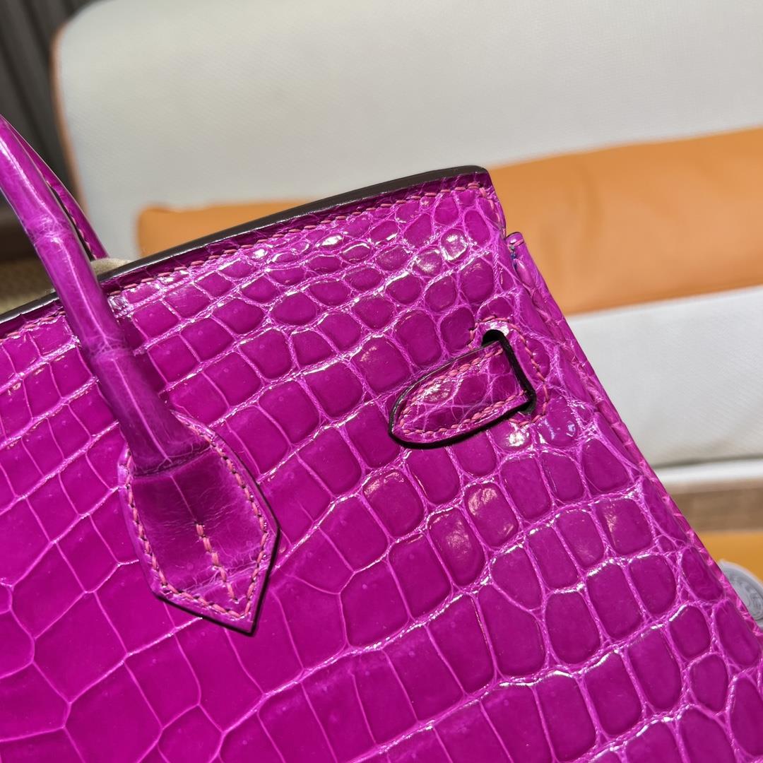 Birkin 25 Nile crocodile J5 Arabian Nights Rose Sheherazade Gold buckle combines low luxury an