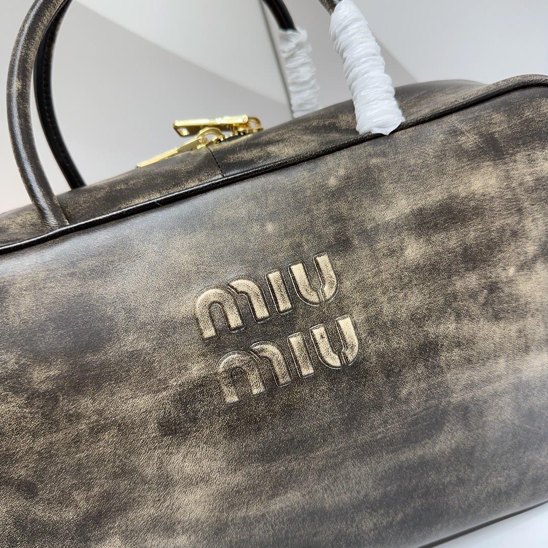 Ms retro Briefcase 5BB117 MiuMius new bowling bag is made of topnotch imported calf lea