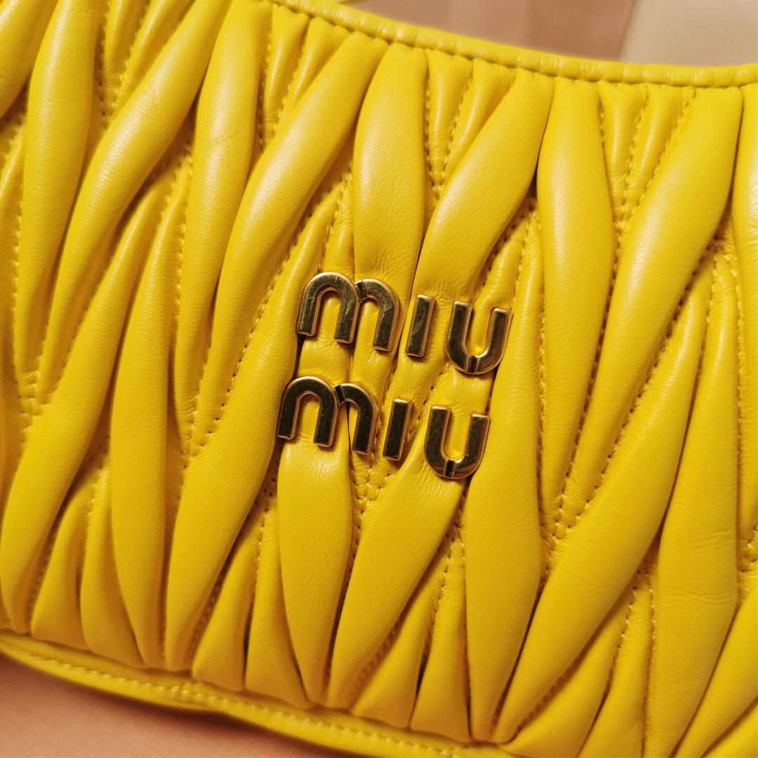 Medium The MiuWander handbag a new product from M family features the iconic Matelasse texture