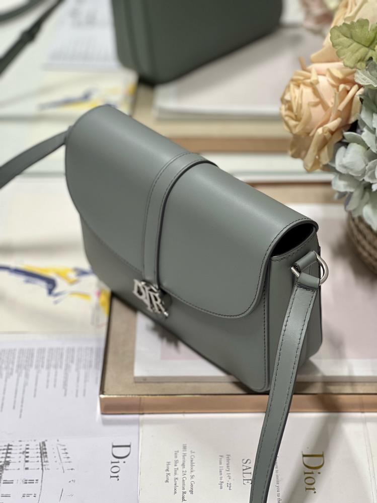 Dior Men 24 SpringSummer Mens Bag GreyDior reinterprets the new style and elements of Hu