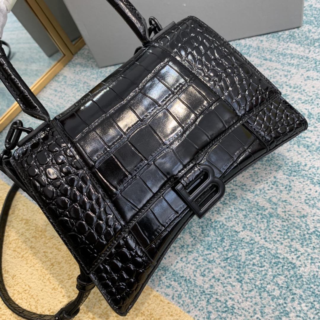 S black crocodile patternExitThe hourglass bag that you have asked me N times is comingBalenci